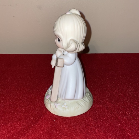 Precious Moments ~ I Believe in the Old Rugged Cross - Picture 2 of 5